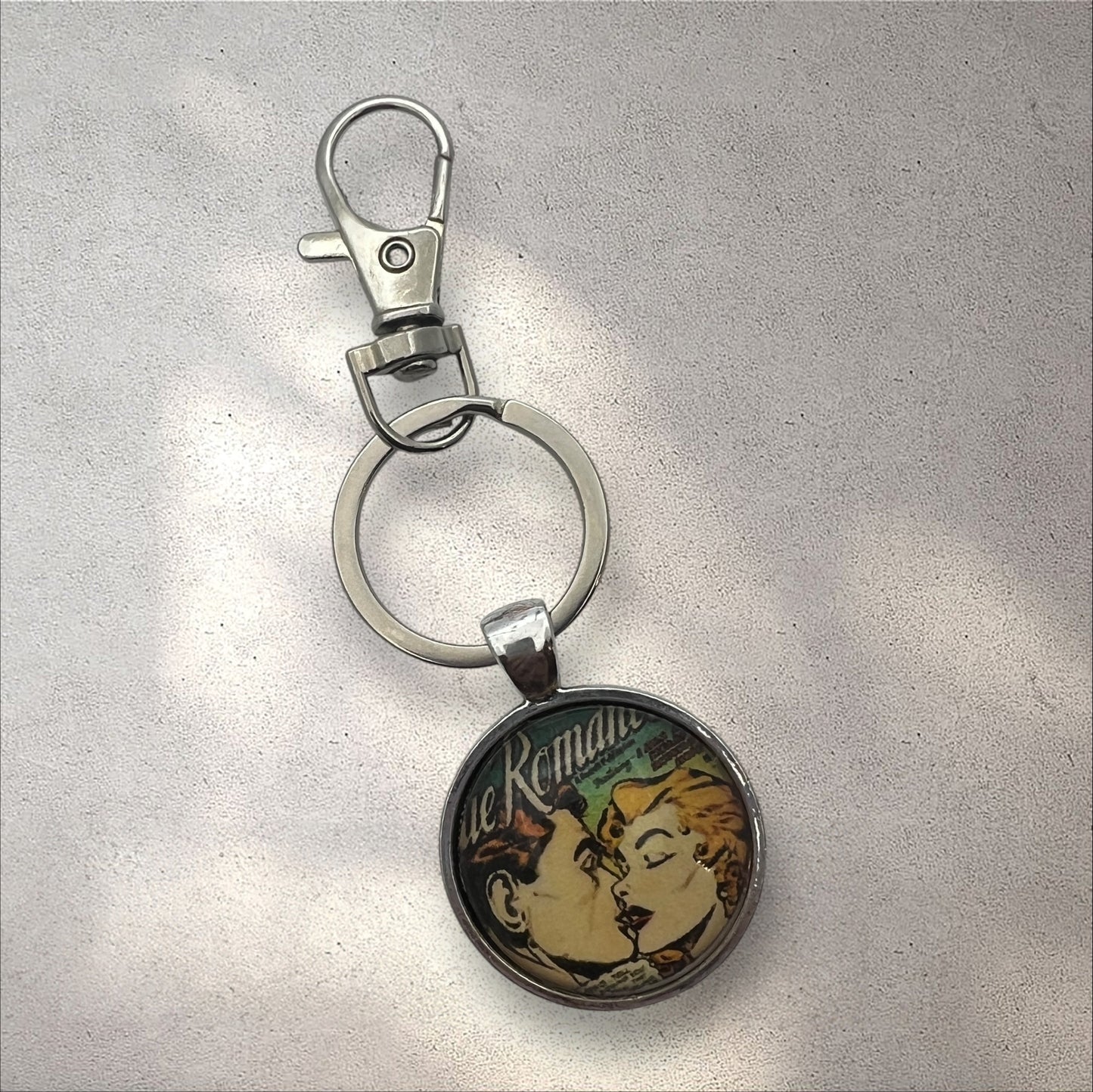 Retro Romance Comic Keychain – Vintage Pop Art Bag Charm