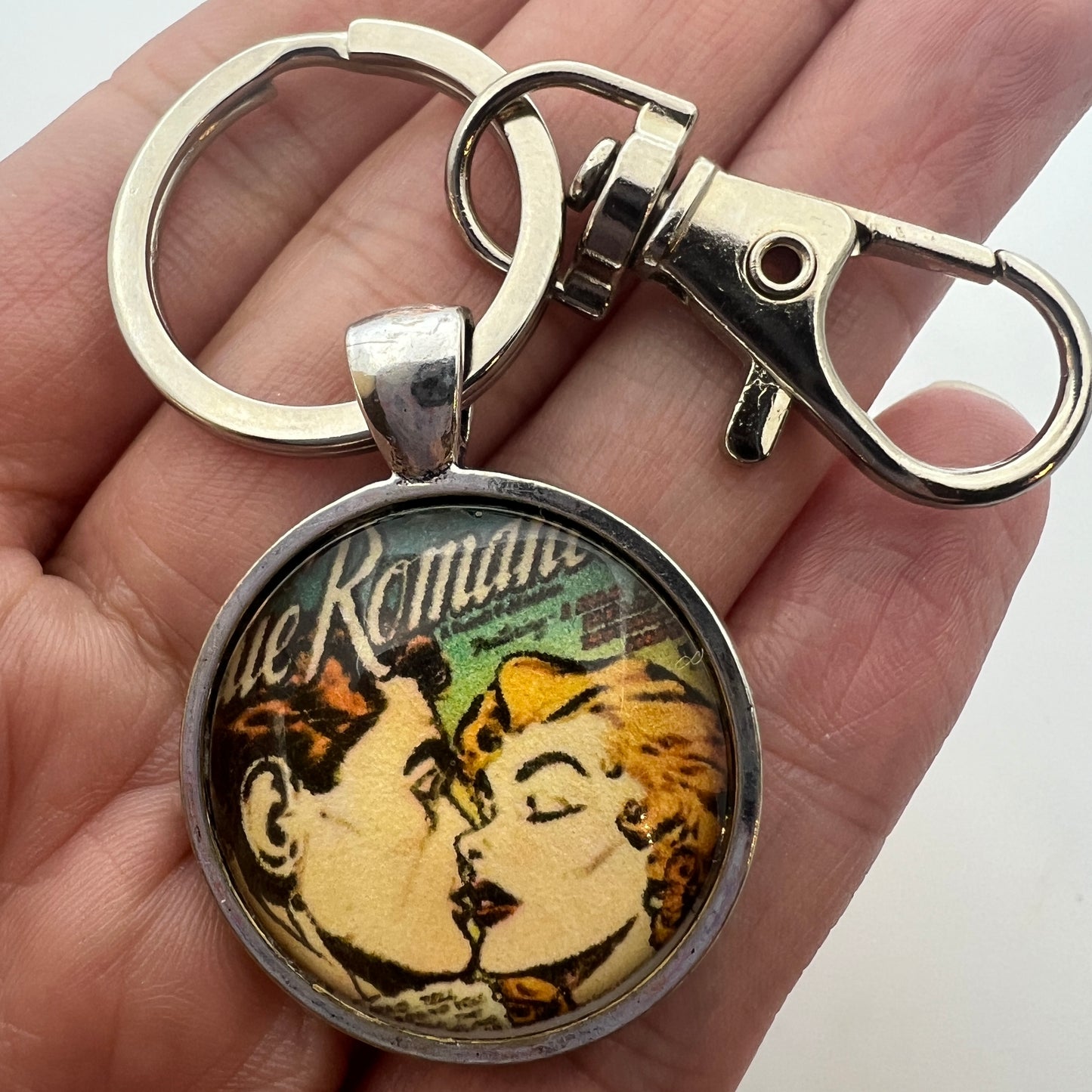 Retro Romance Comic Keychain – Vintage Pop Art Bag Charm