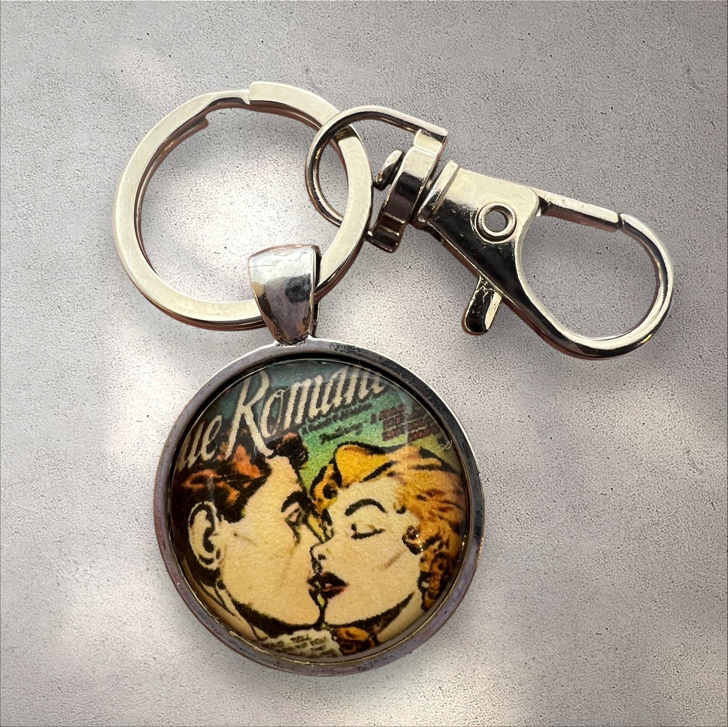 Retro Romance Comic Keychain – Vintage Pop Art Bag Charm