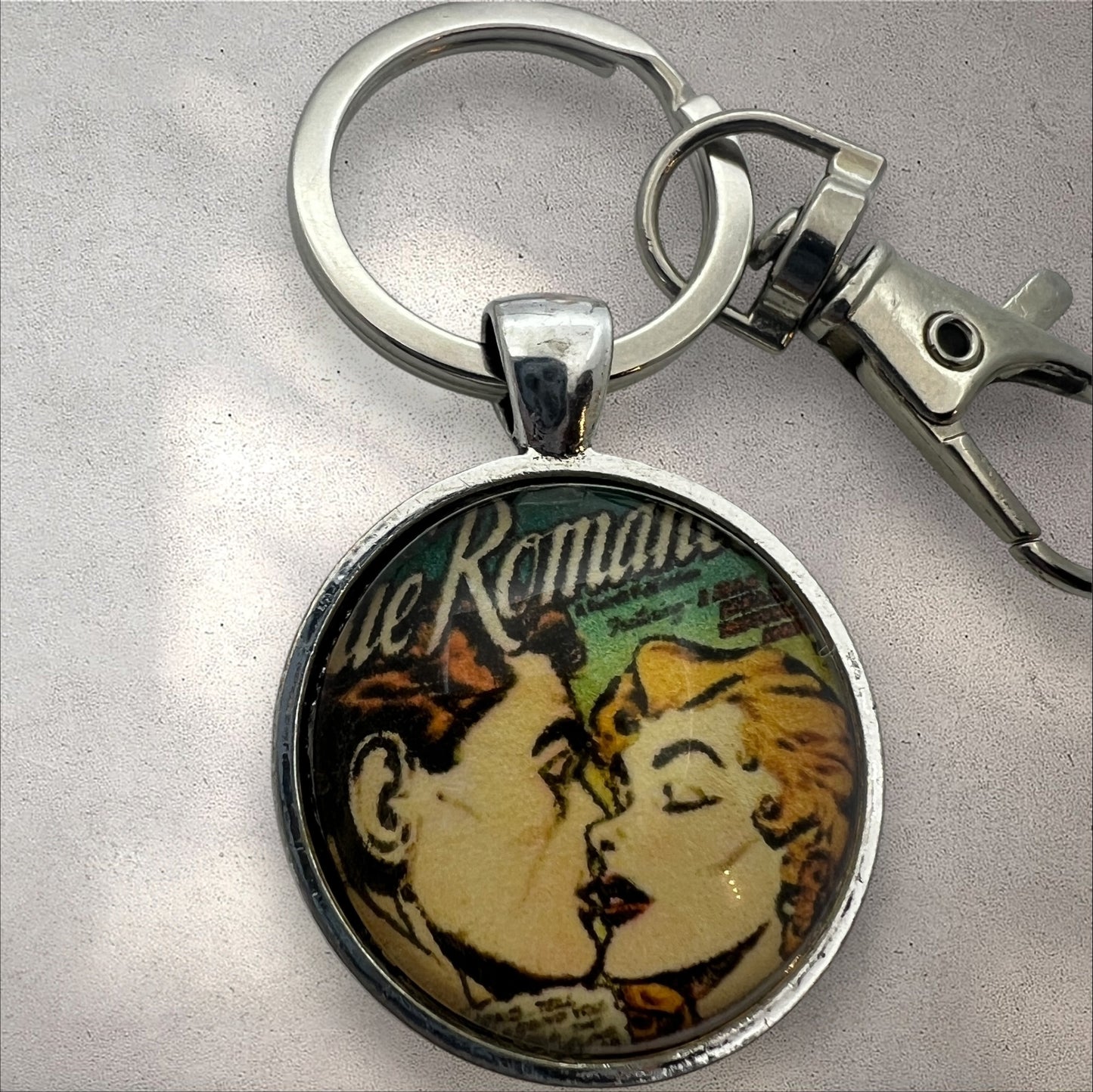 Retro Romance Comic Keychain – Vintage Pop Art Bag Charm
