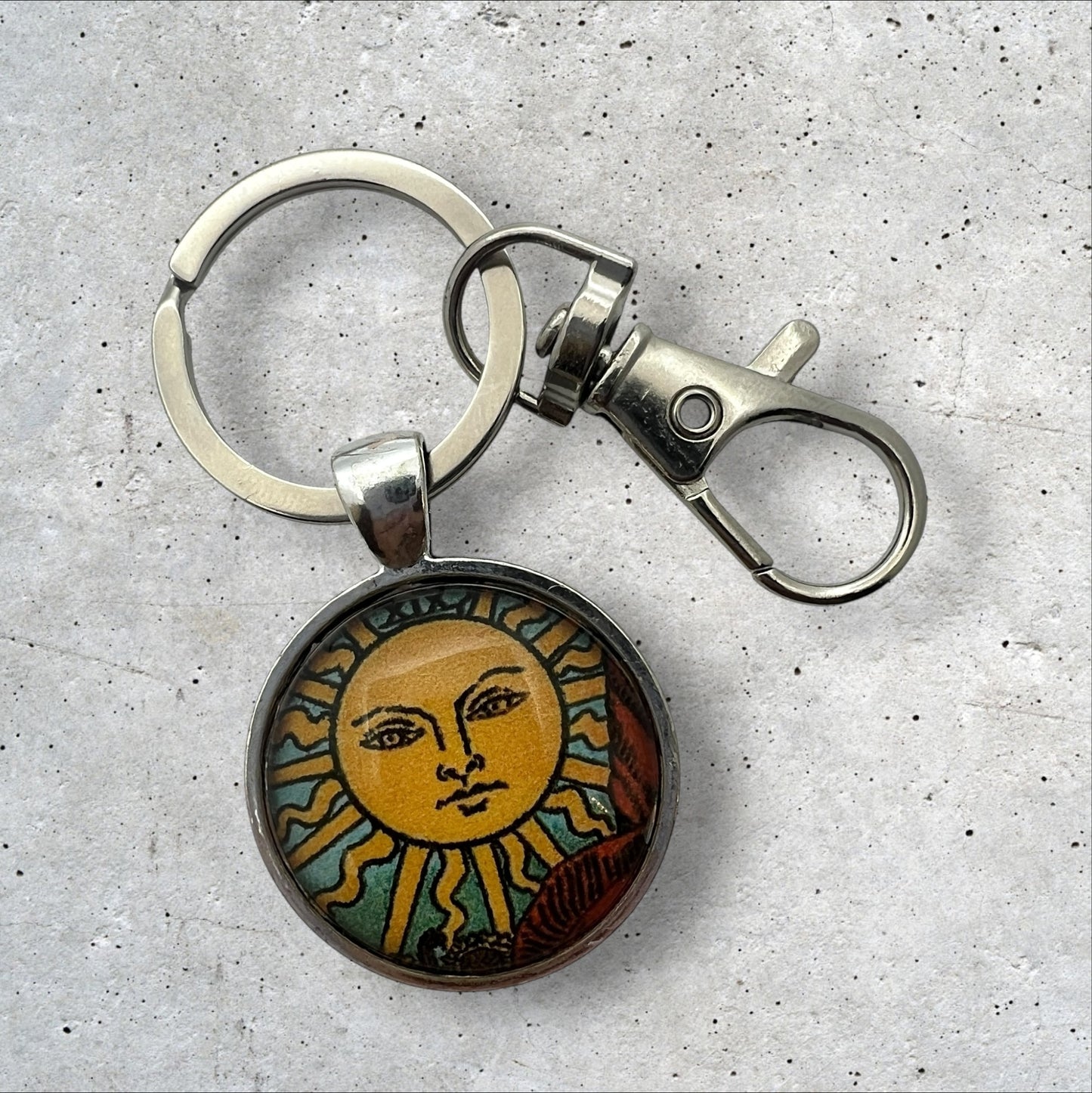 Sun Tarot keychain with celestial sun face pendant and lobster clasp – boho astrology and tarot card inspired accessory”