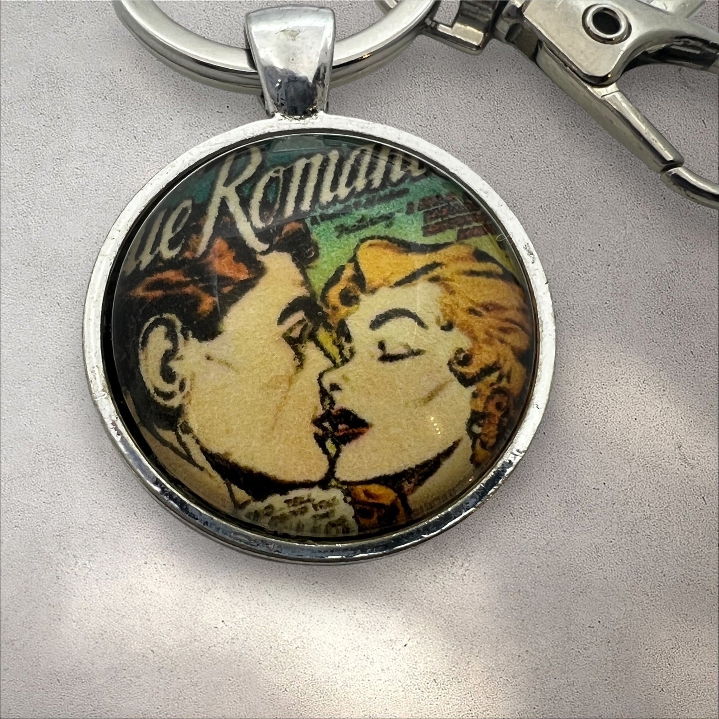 Retro Romance Comic Keychain – Vintage Pop Art Bag Charm