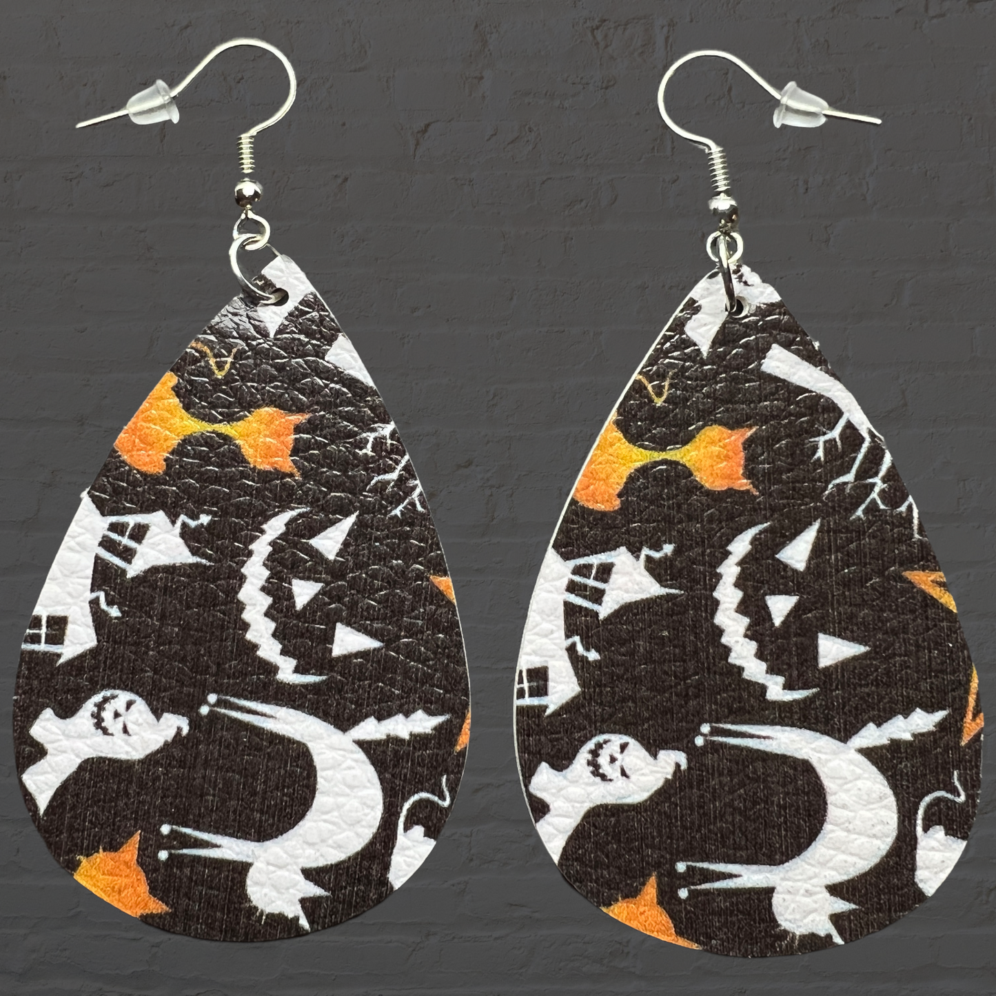“Scaredy-Cat“ Faux Leather Earrings