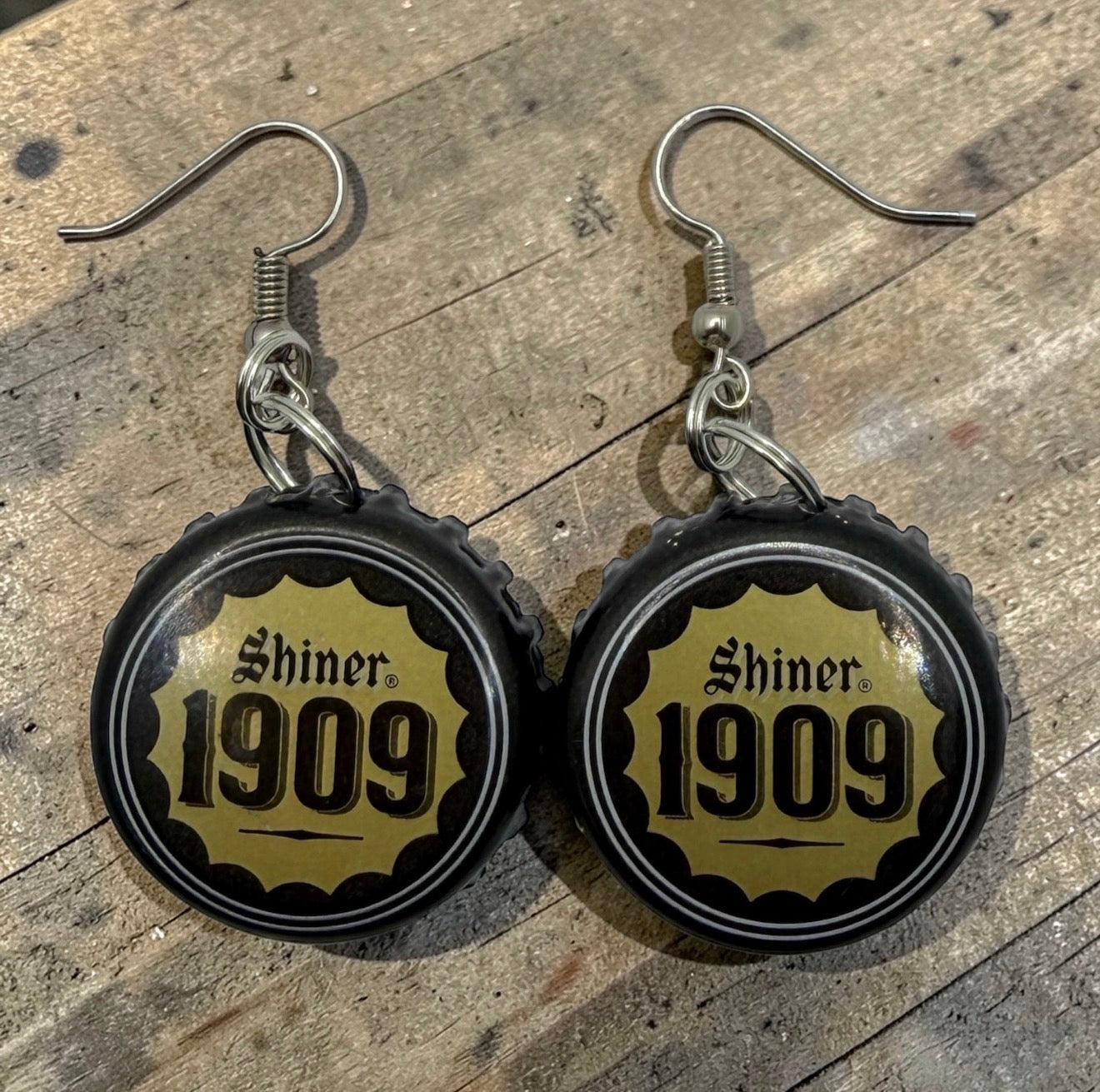 Upcycled Shiner Bottle Cap Queen of Hearts Earrings