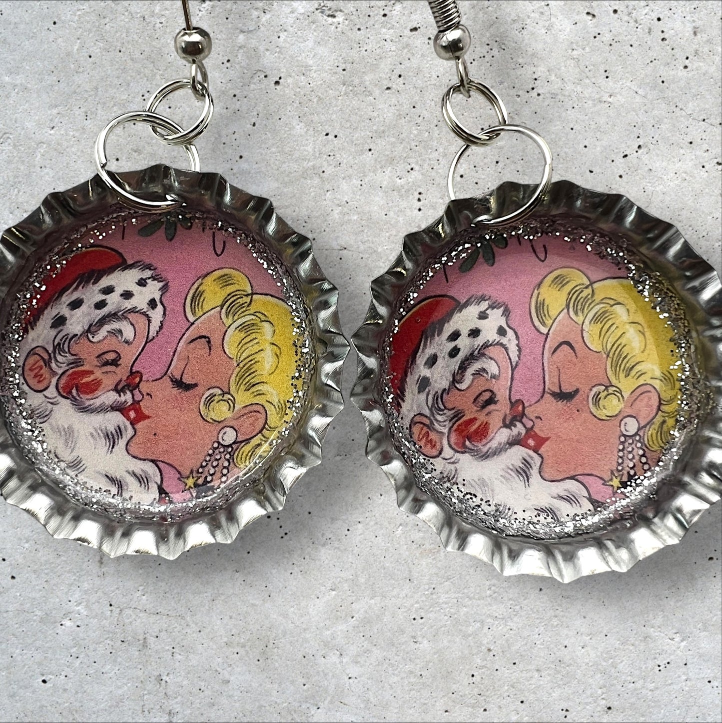 Retro Santa Kiss Christmas Bottle Cap Earring