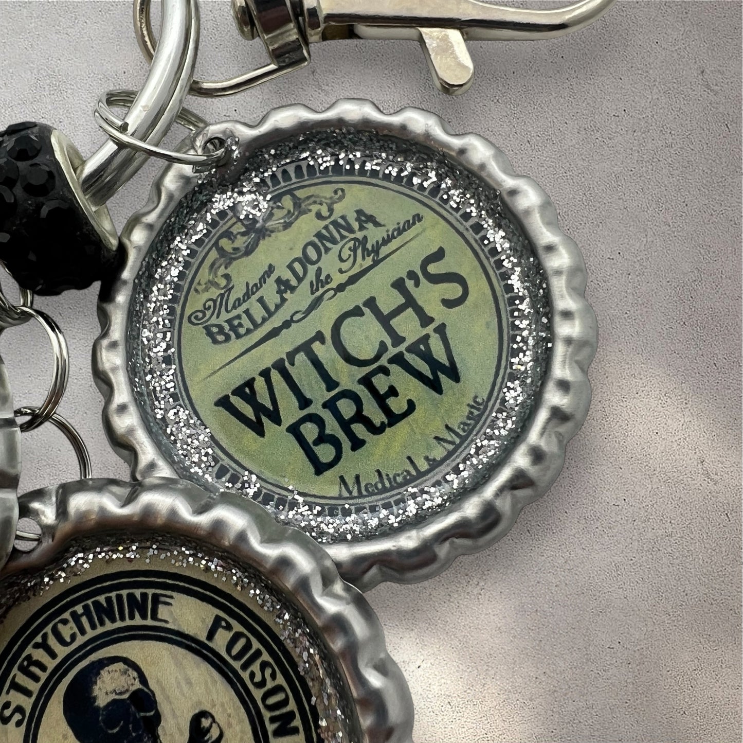 Halloween Potion Bottlecap Keychain – Witch, Raven & Poison Charms