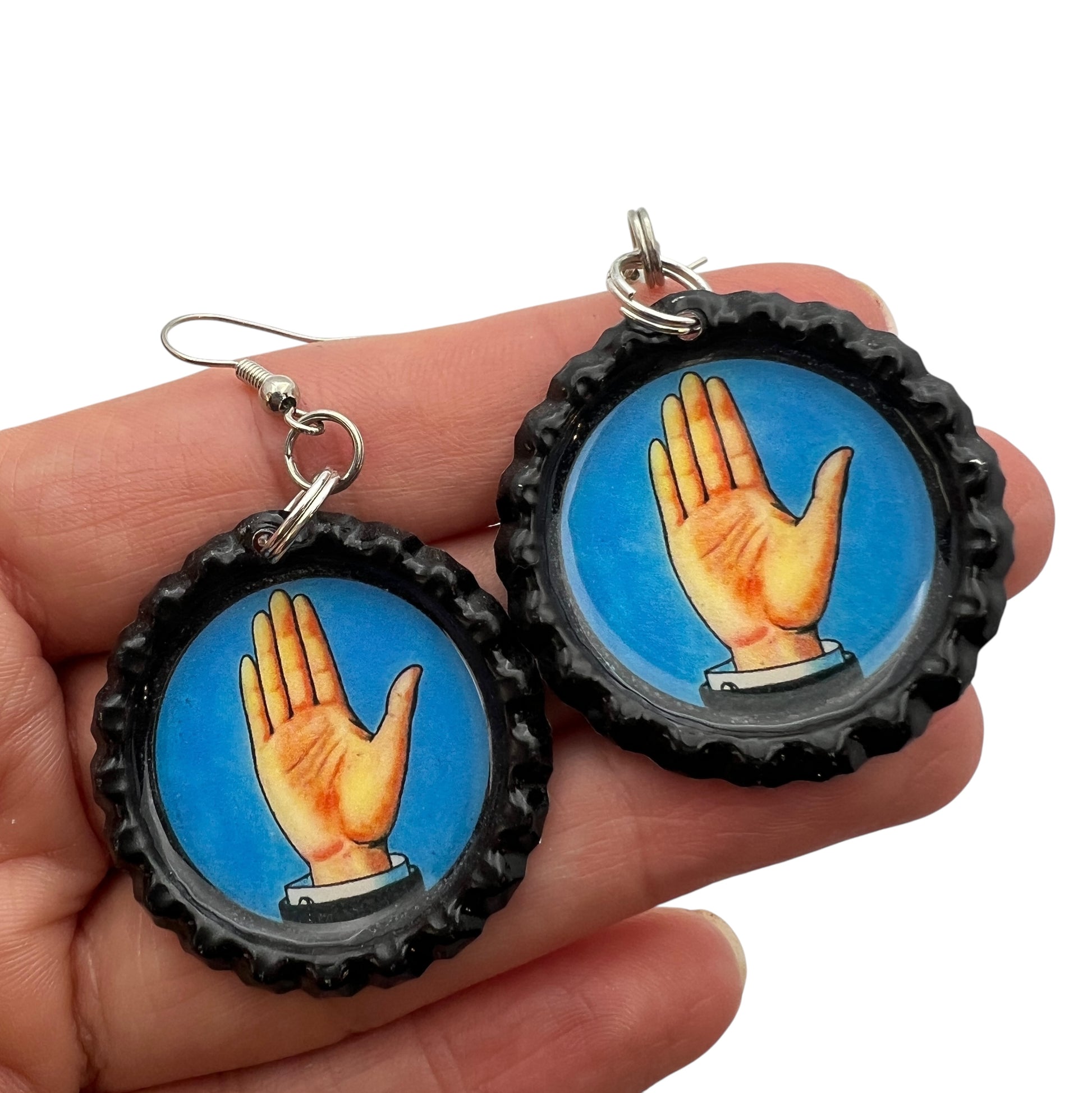Lotería La Mano Bottle Cap Earrings – Upcycled Mexican Bingo Jewelry, Black Edge Handmade Resin Earrings, Día de los Muertos Style