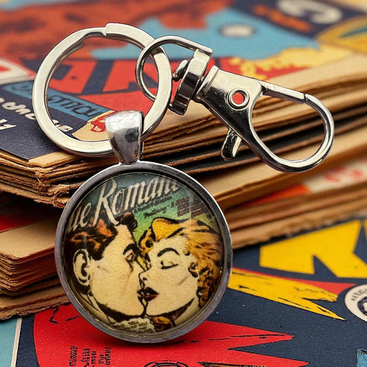 Retro Romance Comic Keychain – Vintage Pop Art Bag Charm