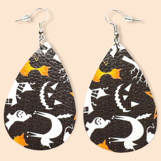 “Scaredy-Cat“ Faux Leather Earrings